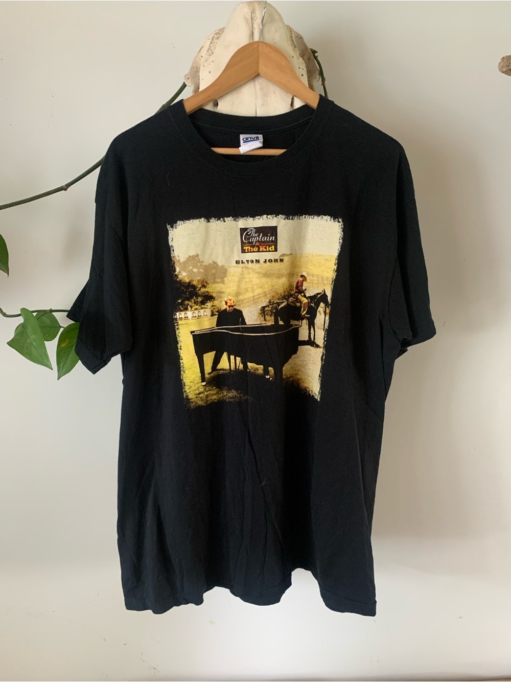 2006 Elton John Captain & The Kid Tour Tee 🎹